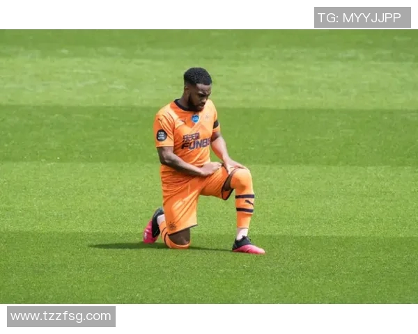 足球明星意外出手阻止保安打球引发热议现场气氛瞬间紧张